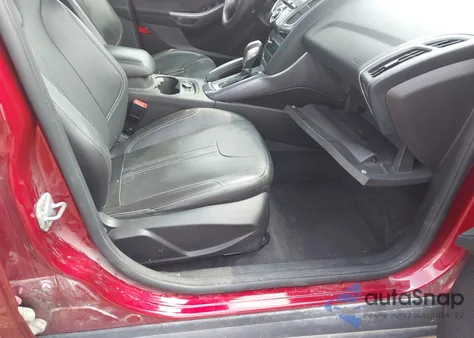 2013 Ford Focus Titanium z USA, uszkodzony, nr VIN 1FADP3J28DL371500